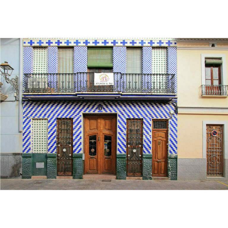 Casa de estilo modernista valenciano. Calle del Músico Belando. Pueblo de Benimaclet-Valencia