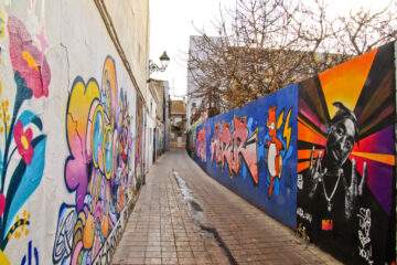 Calle Pueblo de Benimaclet-Valencia con graffitis.