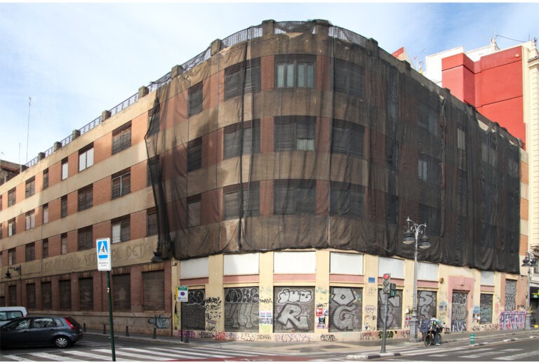 Calle Guillem de Castro. Edificio Cuadrado. Barrio de La Roqueta-Valencia.